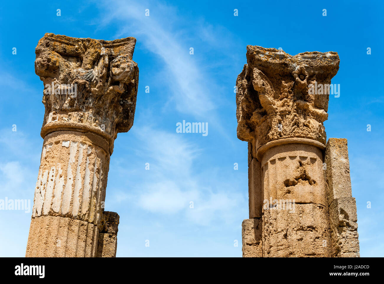 Römische korinthische Kapitell, Utica punischen und römischen archäologischen Stätte, Tunesien, Nordafrika Stockfoto