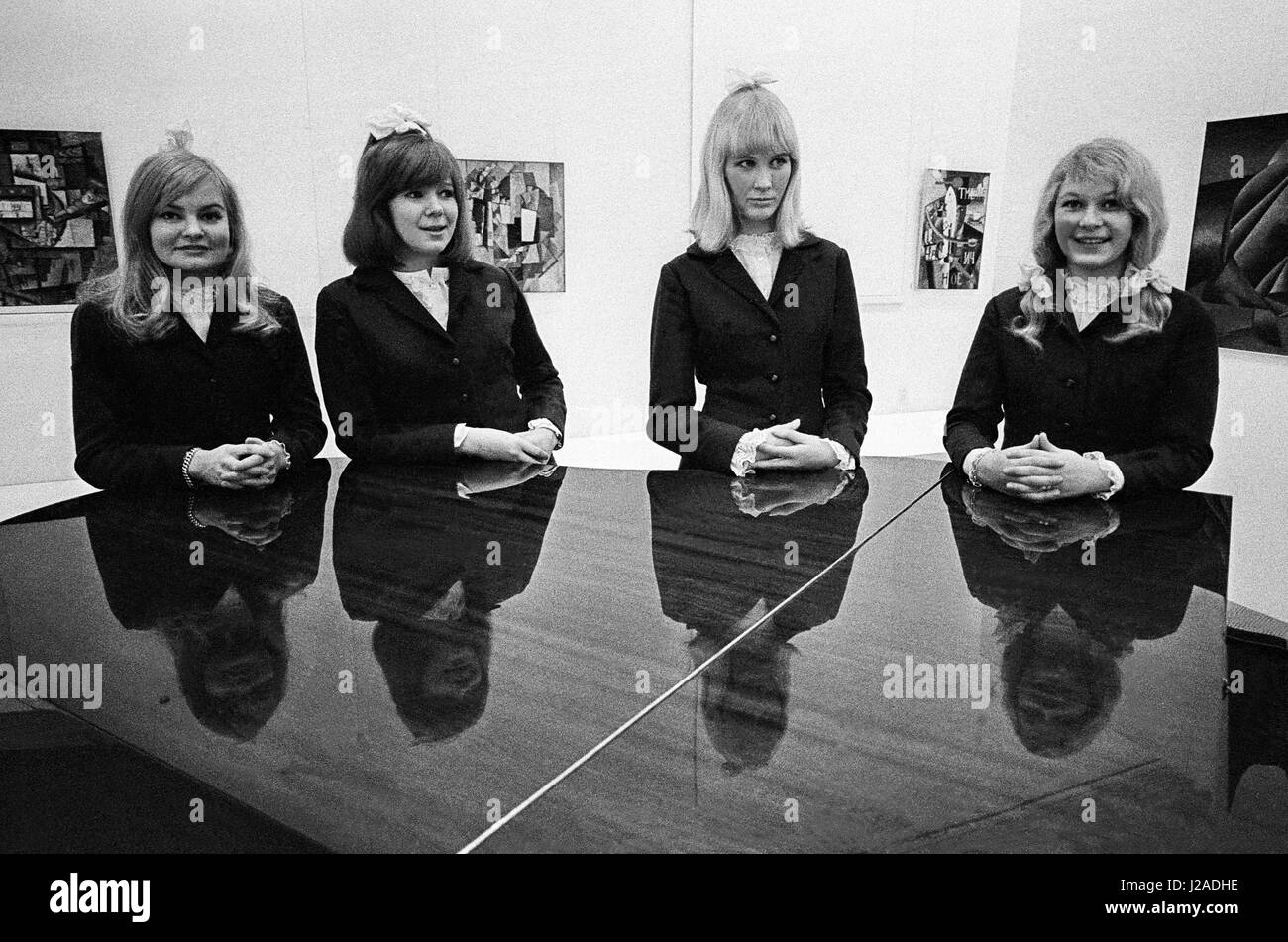 PLOMMONS 1966 schwedisches Mädchen Popband mit Maud Lindqvist, Eva Håkansson, Eva Kroon Bisenius Och Ninni Granelli eine der wenigen weiblichen Bands in Europa Stockfoto