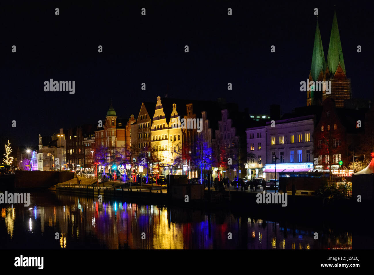 Deutschland, Schleswig-Holstein, Lübeck, Weihnachtsmarkt, An der Trave Stockfoto