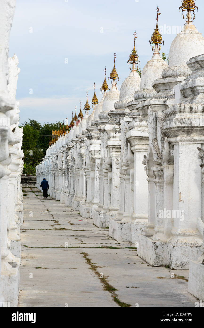 Myanmar (Burma), Mandalay Region, Mandalay, Kuthodaw Pagode (die größte Buchmesse der Welt) Stockfoto