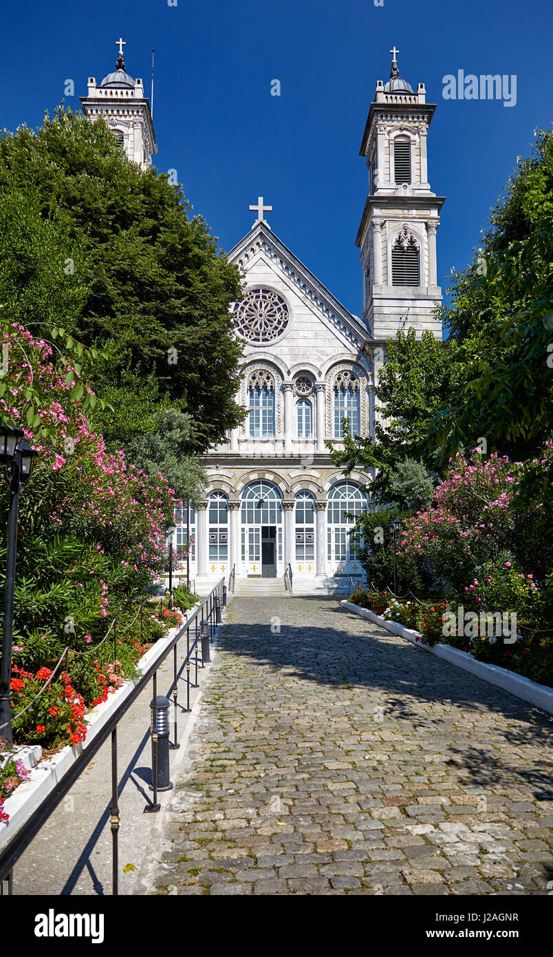 Die Hagia Triada Kirche ist im Neo-barocken Stil mit den Zwillingstürmen Glocke einer großen Kuppel und eine neugotische Fassade gebaut. Die Kirche liegt in der Nähe von Taksi Stockfoto
