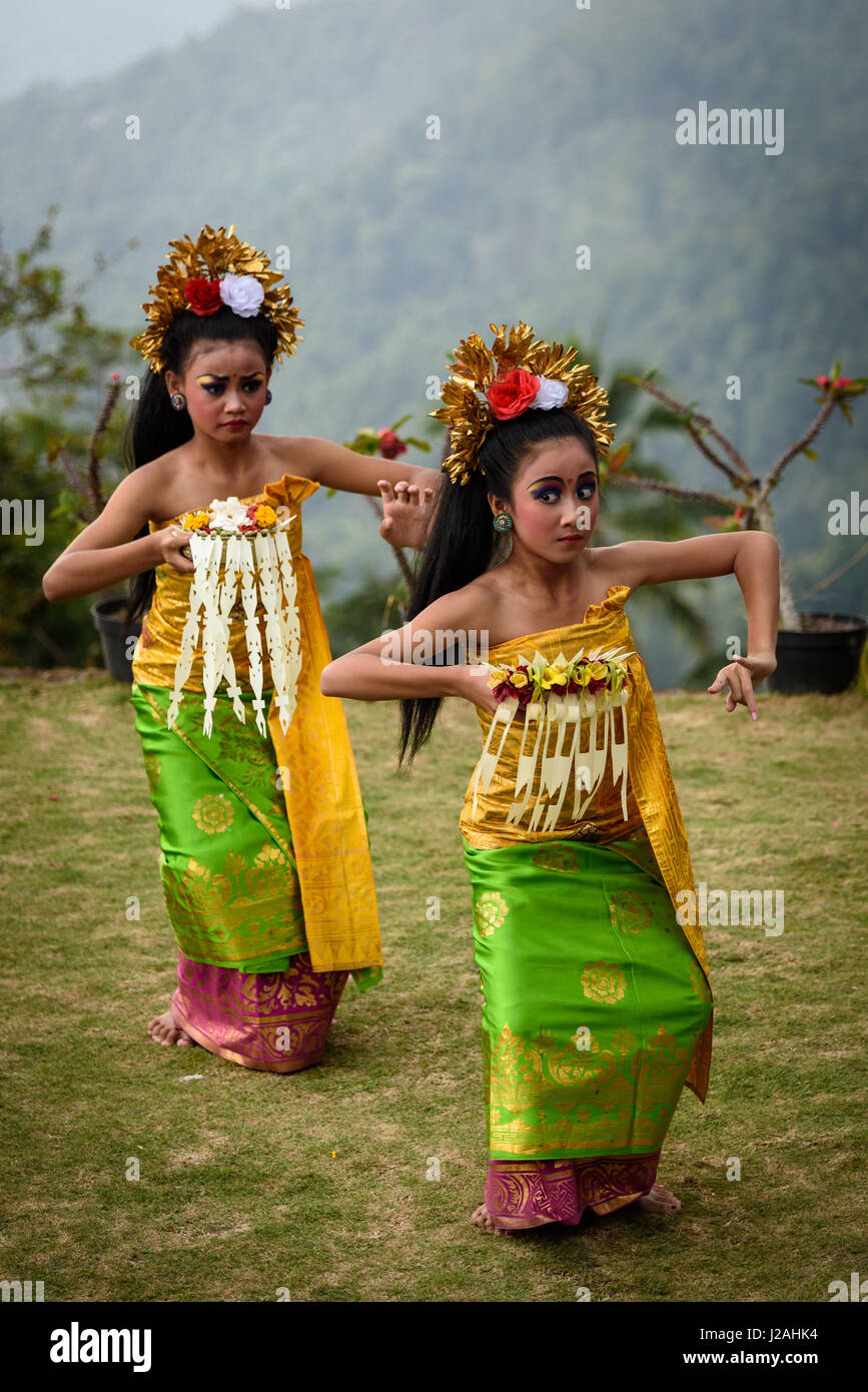 Indonesien, Bali, Kabul Buleleng, Leistung des Ramayana-Epos von der lokalen Tanz-Schule, begleitet von Gamelan-Schulorchester Stockfoto