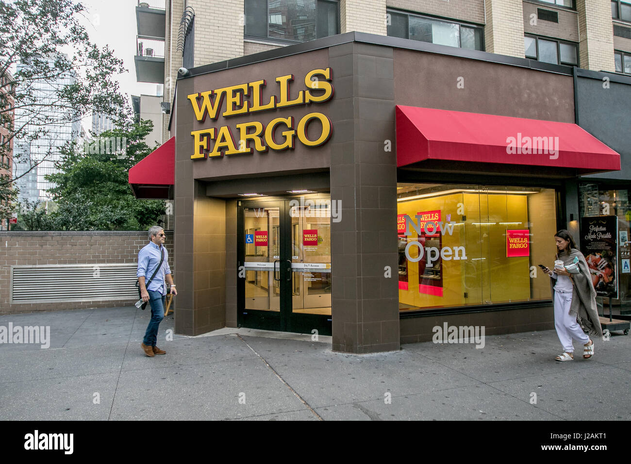 Ein Wells Fargo Einzelhandel Lage in Manhattan. Stockfoto