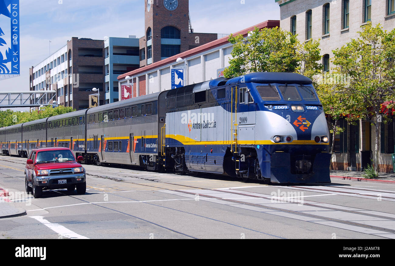 Amtrak California Personenzug am Jack London Square in Oakland, Kalifornien, USA Stockfoto