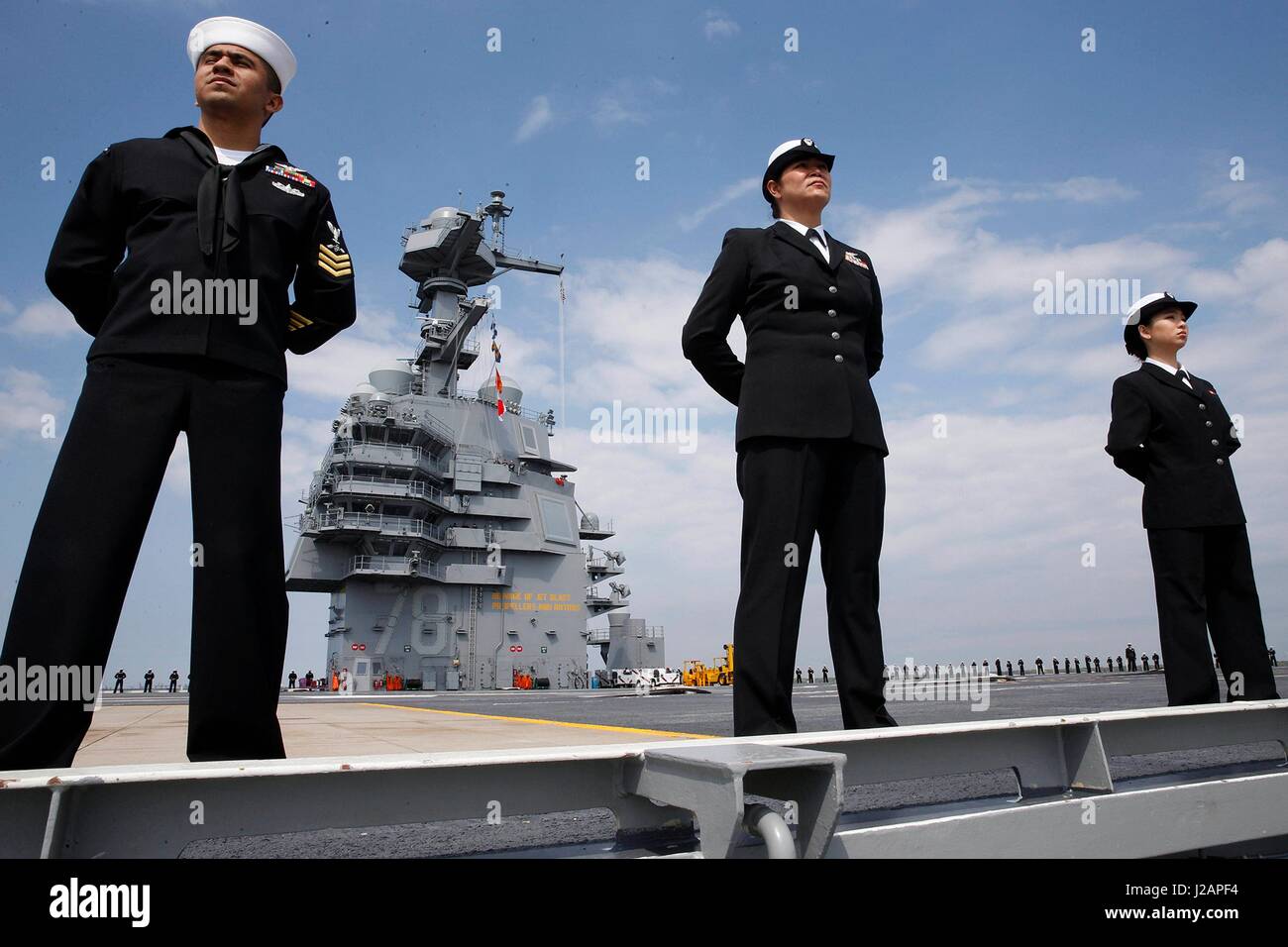 Der US-Marine Gerald R. Ford-Klasse-Flugzeugträger USS Gerald R. Ford kommt bei Naval Station Norfolk 14. April 2017 in Norfolk, Virginia.     (Foto von Matthew R. Fairchild EURO1 Navy über Planetpix) Stockfoto