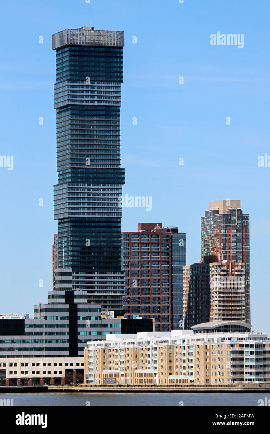 Ein Tele-Ansicht. von Lower Manhattan Battery Park City, von Jersey City Urby, ein Wohnturm im Jahr 2017 abgeschlossen. Jersey City, New Jersey, Vereinigte Stockfoto