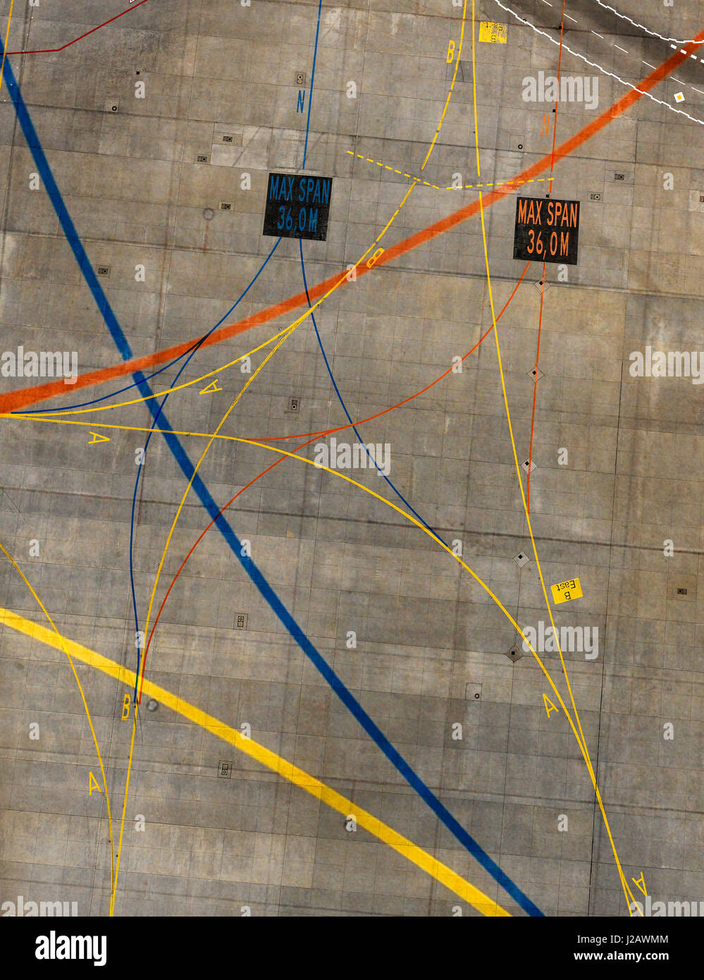 Luftaufnahme der Markierungen am Flughafen Stockfoto