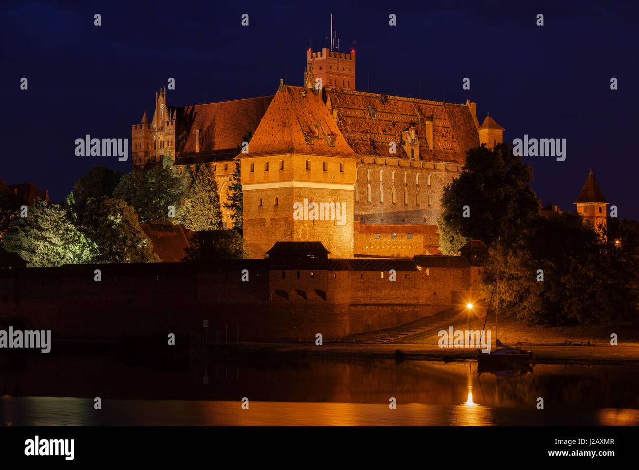 Schloß Malbork (Marienburg) in der Nacht in Polen, Europa, Hochschloss, mittelalterliche Architektur des Deutschen Ordens Ritter, UNESCO-Weltkulturerbe Stockfoto