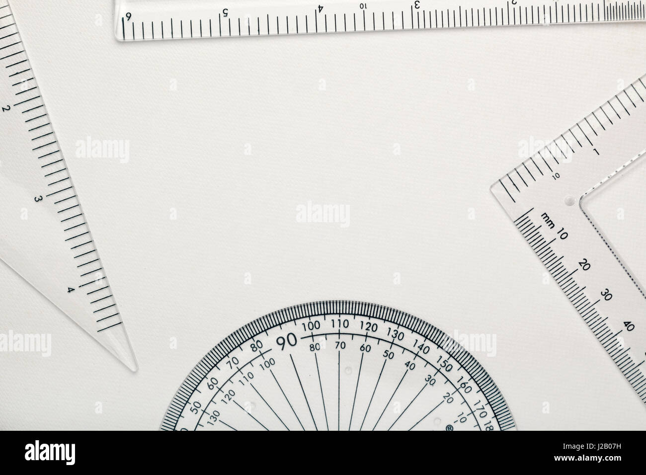 Geometrie-Instrumente textfreiraum vor weißem Hintergrund erstellen Stockfoto