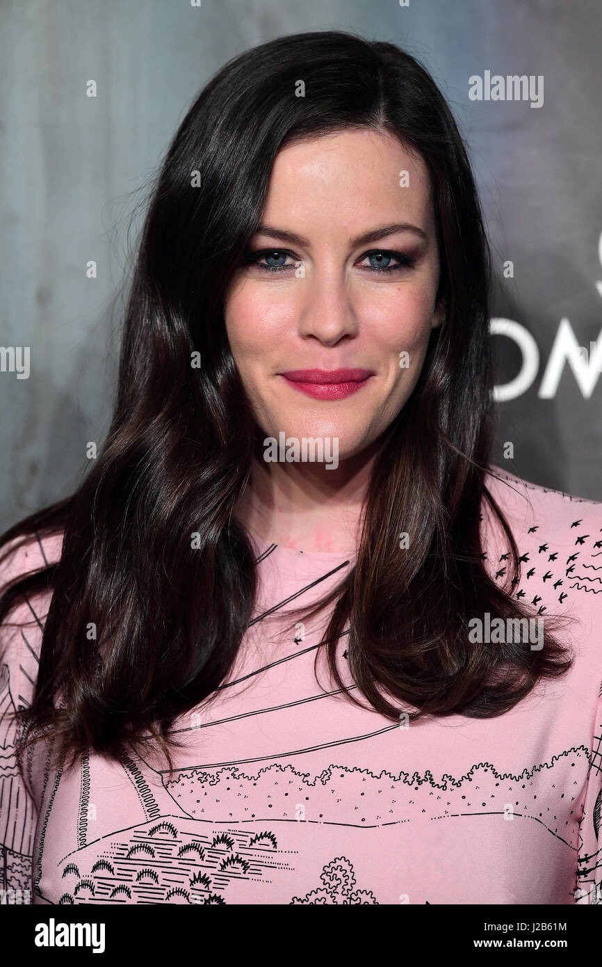 Liv Tyler Teilnahme an Lost in Space Veranstaltung zur Feier des 60. Jahrestages der OMEGA Speedmaster hielt in der Turbinenhalle, Tate Modern, 25 Sumner Street, Bankside, London. PRESSEVERBAND Foto. Bild Datum: Mittwoch, 26. April 2017. Bildnachweis sollte lauten: Ian West/PA Wire Stockfoto