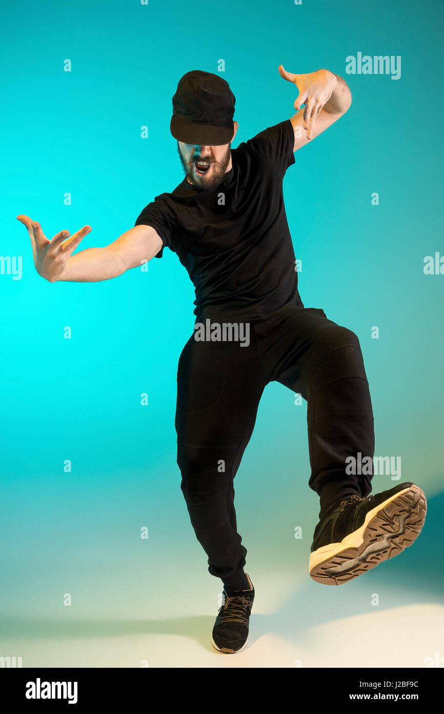 Die Silhouette von einem Hip-Hop-männliche Pause Tänzer tanzen auf farbigen Hintergrund Stockfoto