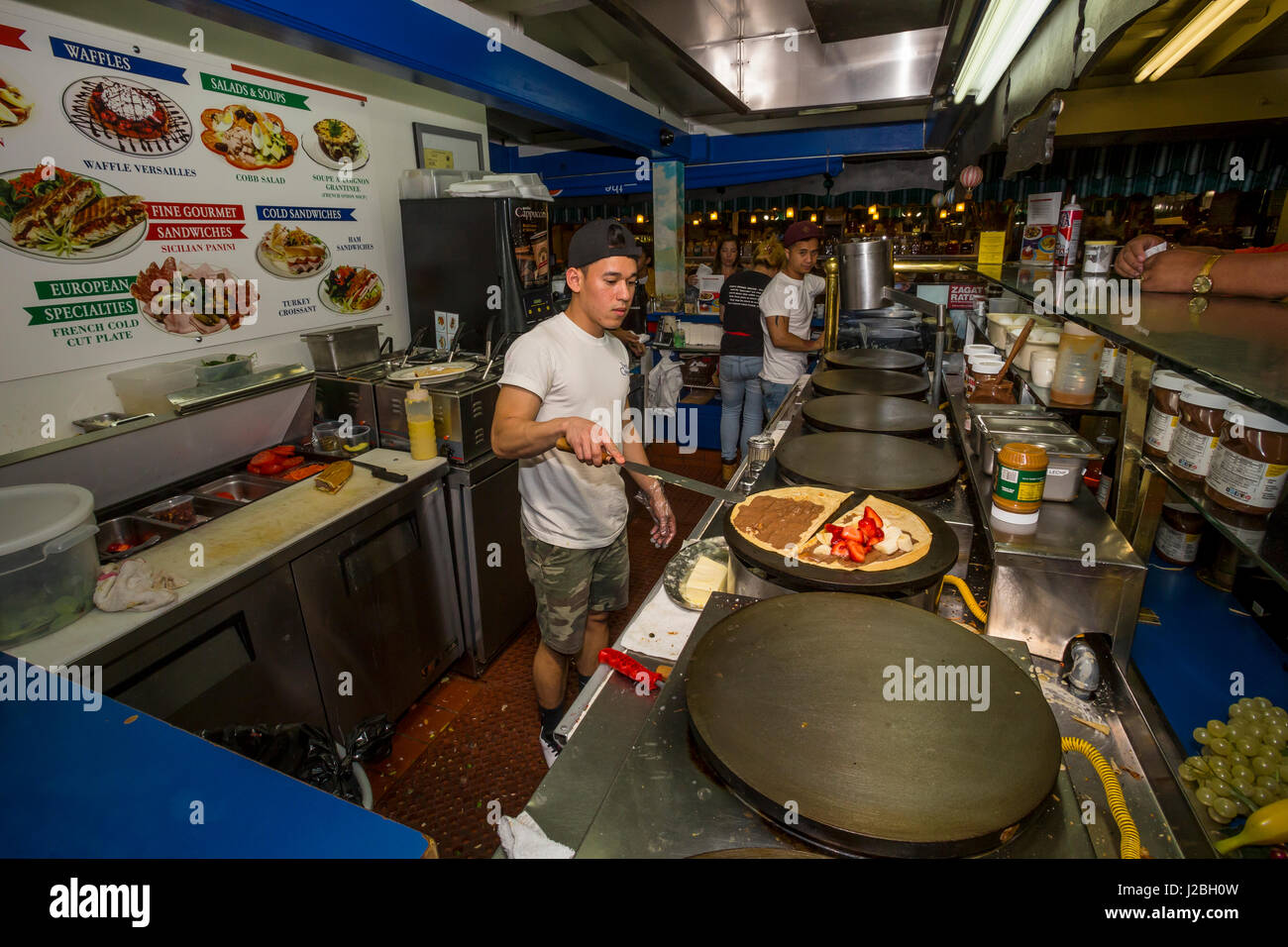 Kochen Sie, Kochen, Crepe Company, Food-Court, Bauern-Markt, 3rd Street und Fairfax Avenue, Los Angeles, Kalifornien Stockfoto