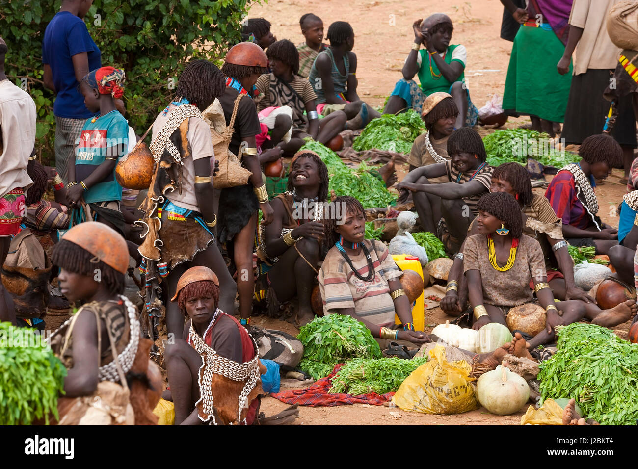 Benna Menschen am Keyafer Markt, Omo-Tal, Äthiopien Stockfoto