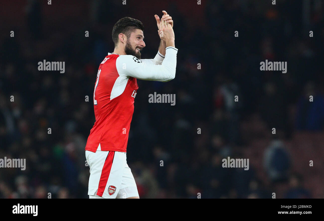 Olivier Giroud von Arsenal begrüßt die Fans am Ende des Spiels in der UEFA Champions League-Spiel zwischen Arsenal und Paris Saint-Germain im Emirates Stadium in London. 23. November 2016. Arron Gent / Tele Bilder redaktionelle Nutzung nur FA Premier League und der Football League Bilder unterliegen DataCo Lizenz finden Sie unter www.football-dataco.com Stockfoto
