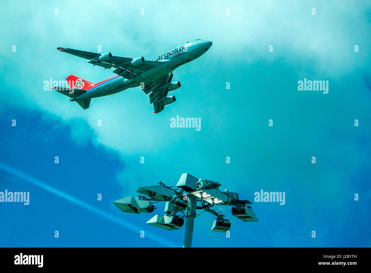 Cargolux Italia Flugzeug abheben am Flughafen London Stansted Stockfoto