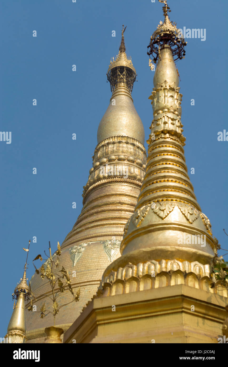 Myanmar (Burma), Yangon (Rangoon). Shwedagon-Pagode, der heiligsten buddhistischen Schrein in Myanmar und die meisten verzierten, ca. 600 v. Chr.. Hauptstupa, 326 Fuß hoch, bedeckt in Gold. Stockfoto
