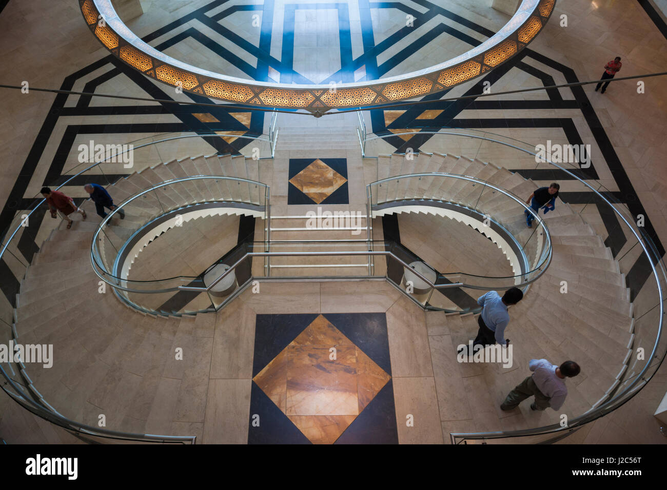 Katar, Doha, das Museum für islamische Kunst, entworfen von I.M. Pei, Atrium, erhöhten Blick Stockfoto