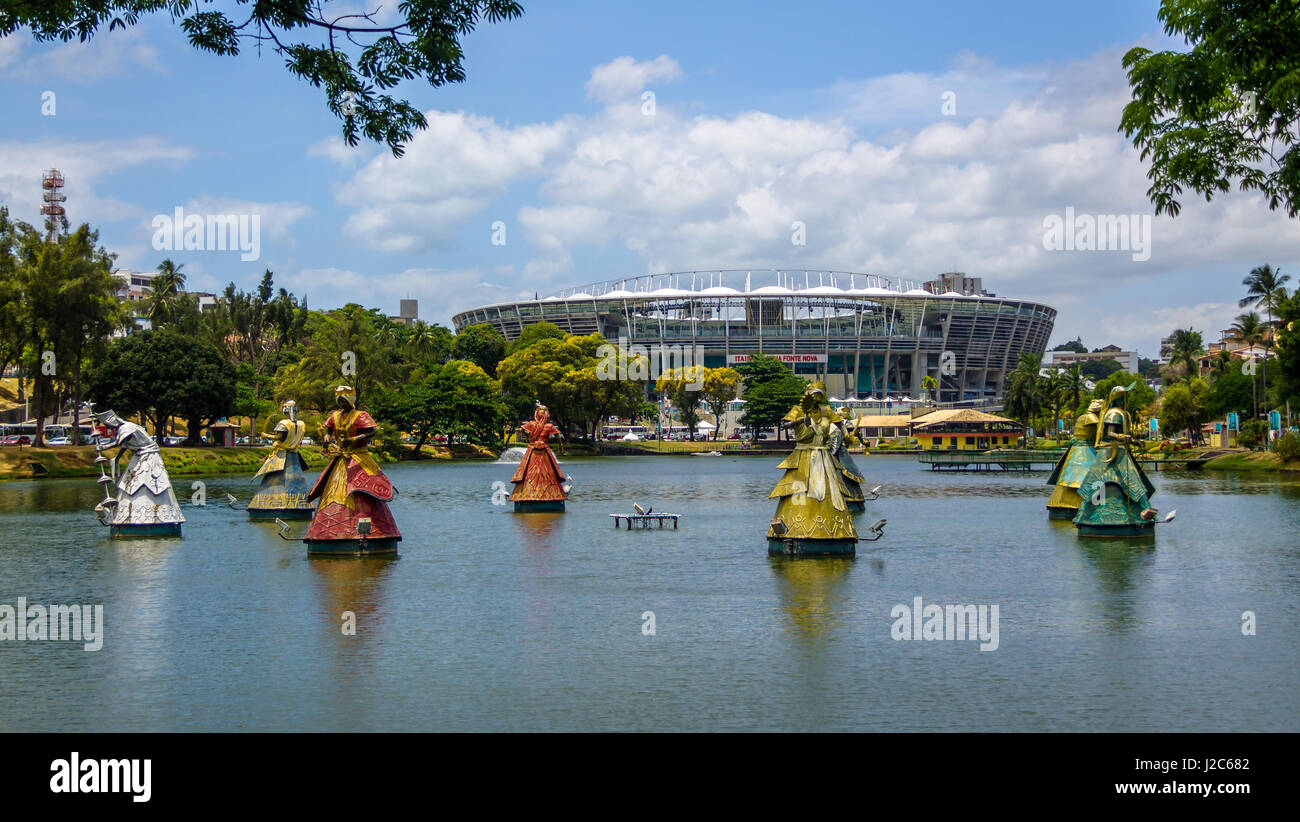 Orixas Statuen des Candomblé traditionellen afrikanischen Heiligen vor Arena Fonte Nova Stadion in Dique tun Tororo - Salvador, Bahia, Brasilien Stockfoto