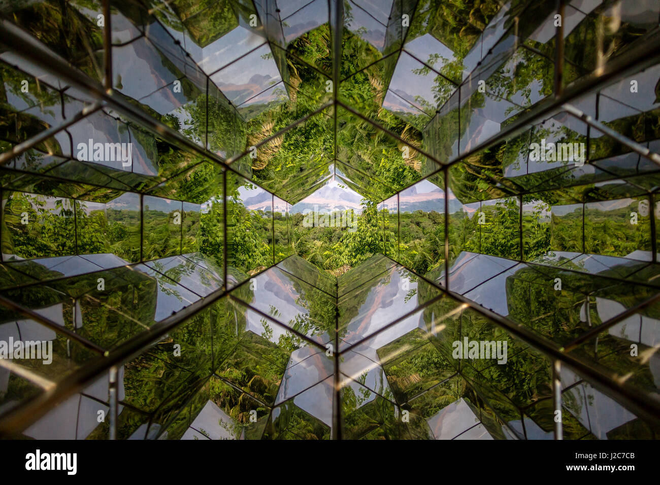 Kaleidoskop-Ansicht anzeigen Maschine von Olafur Eliasson an Inhotim Public Museum für zeitgenössische Kunst - Brumadinho, Minas Gerais, Brasilien Stockfoto