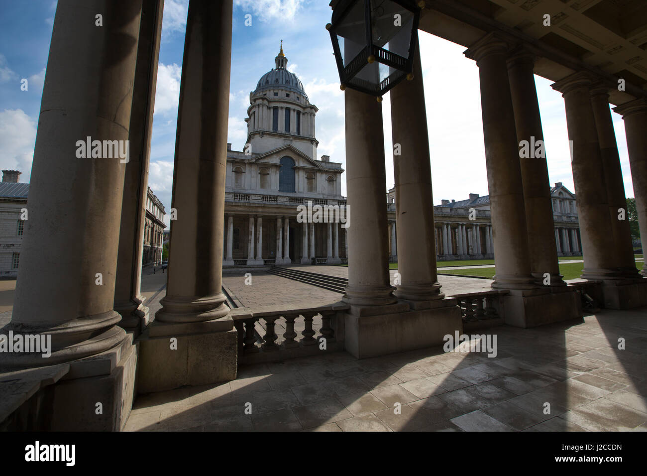 Kapelle im Old Royal Naval College, betrachtet über College Weg von The gemalt Hall, Old Royal Naval College Häuser, Greenwich, London, England, UK Stockfoto