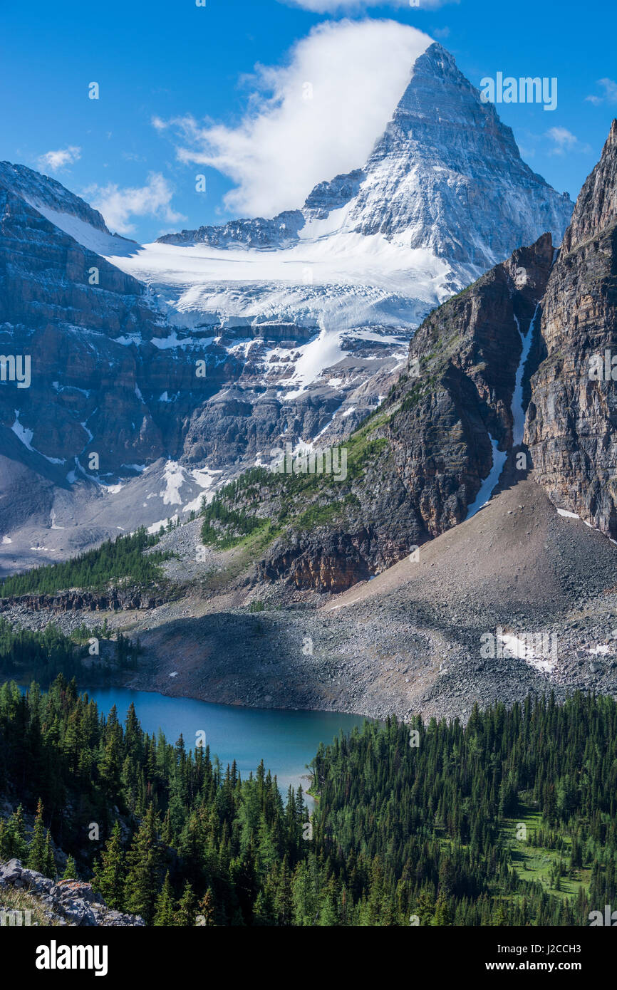 Mount Assiniboine und Sunburst-See von der Nublet aus gesehen Stockfoto