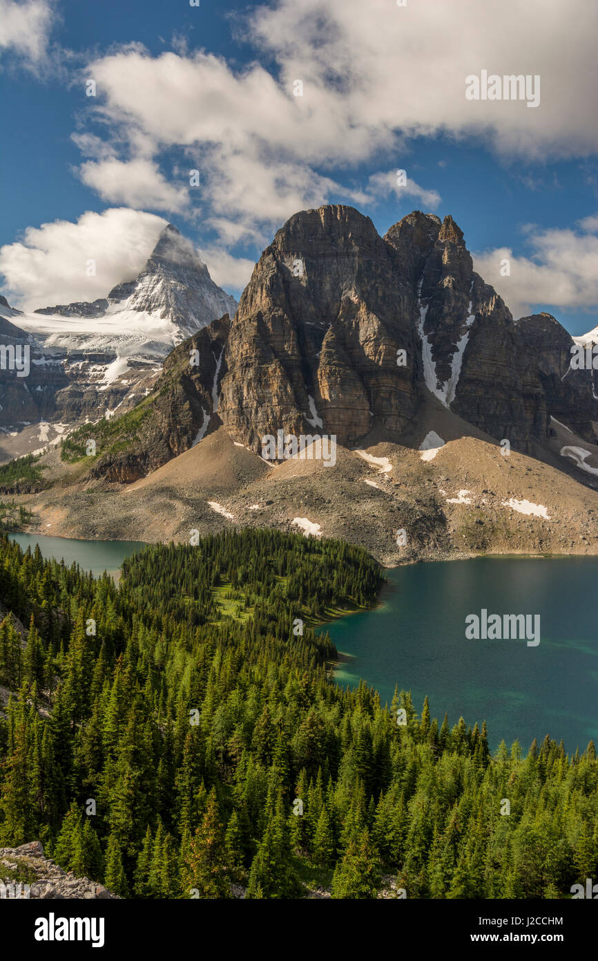 Mount Assiniboine und Sunburst Peak von der Nublet aus gesehen Stockfoto