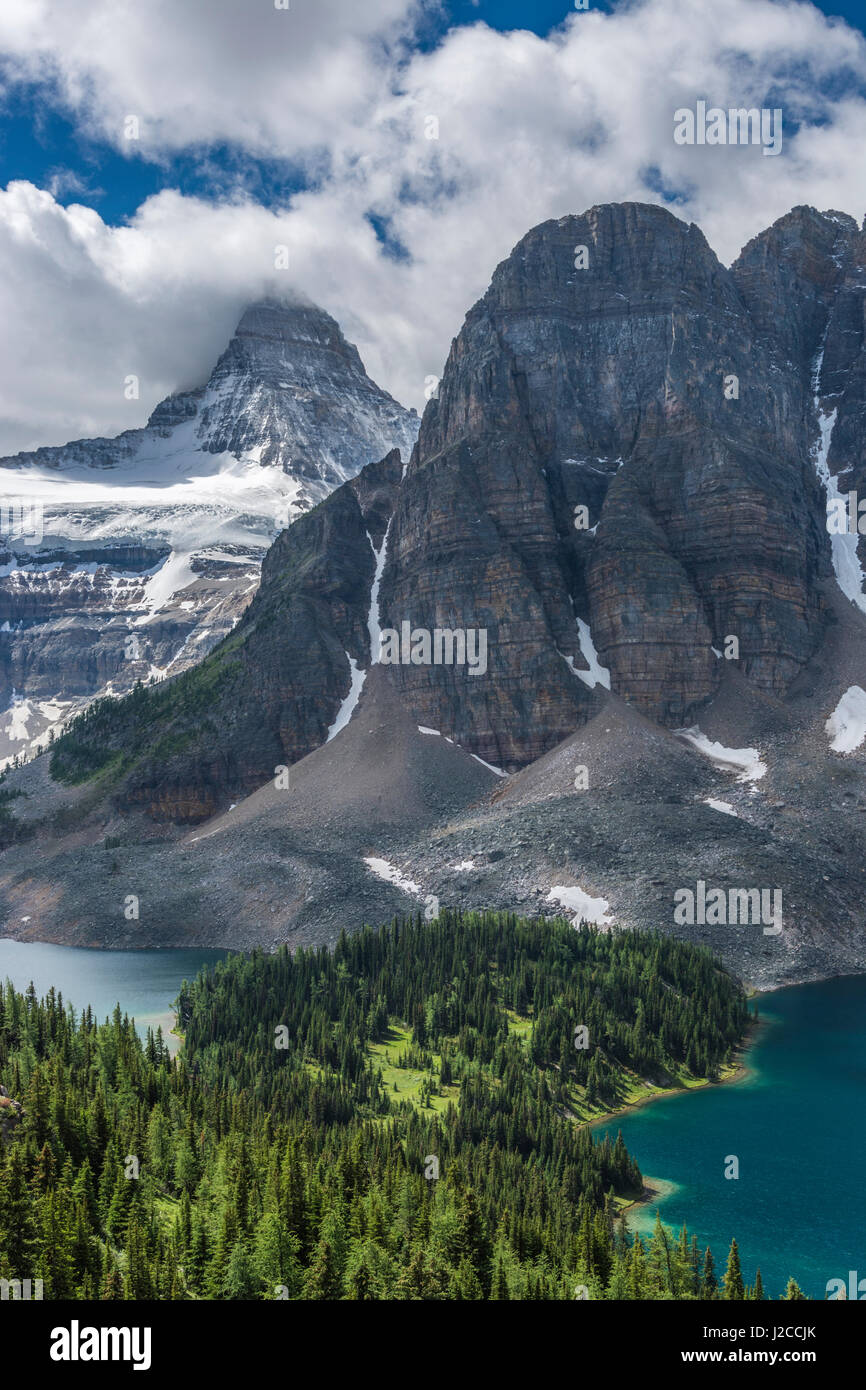 Mount Assiniboine und Lake Magog aus der Nublet Stockfoto