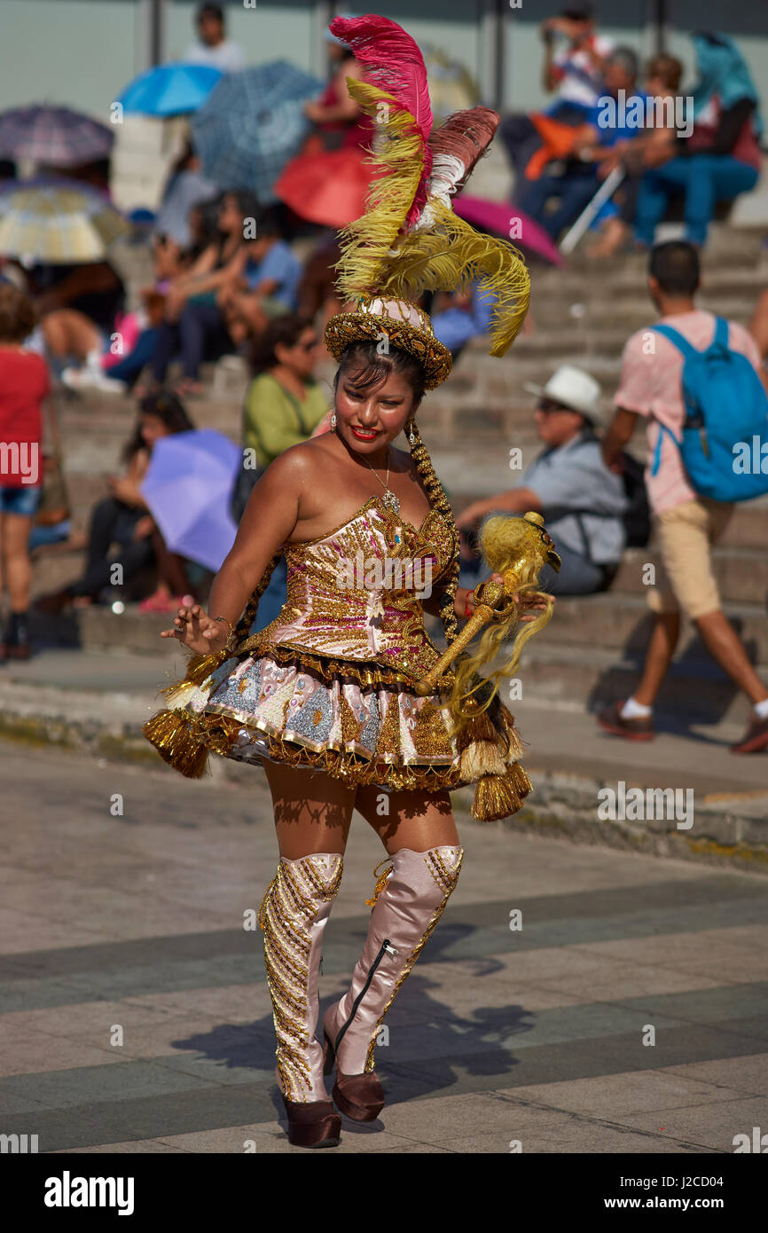 Morenada Tänzer während einer Streetparade auf dem jährlichen Carnaval Andino Con la Fuerza del Sol in Arica, Chile. Stockfoto