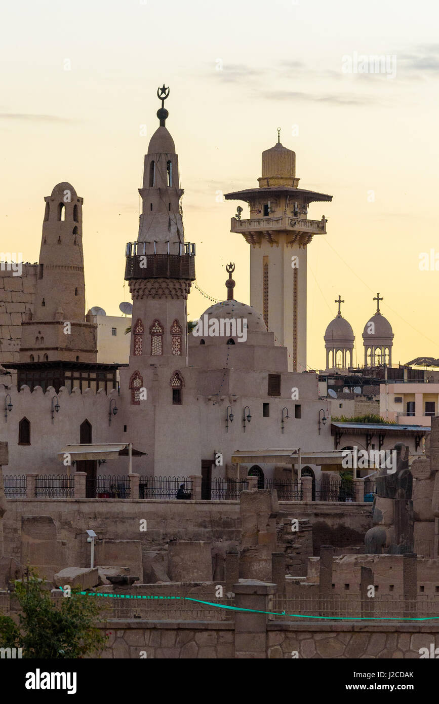 Ägypten, Luxor Gouvernement, Luxor, Blick vom Kreuzfahrtschiff Stockfoto