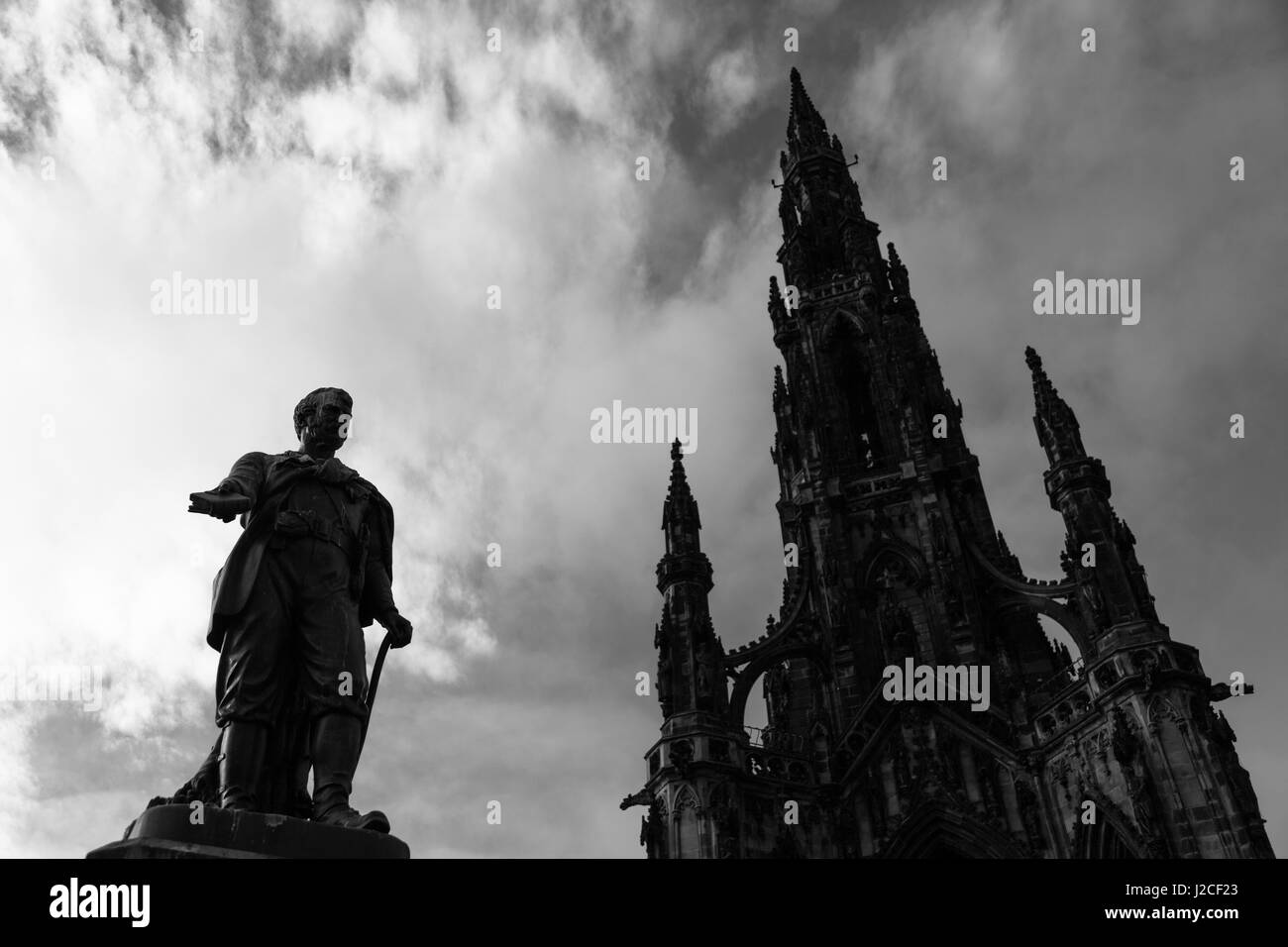Scott Monument und Statue von einem berühmten schottischen Schriftsteller Sir Walter Scott. Princes Street, Edinburgh, Schottland Stockfoto
