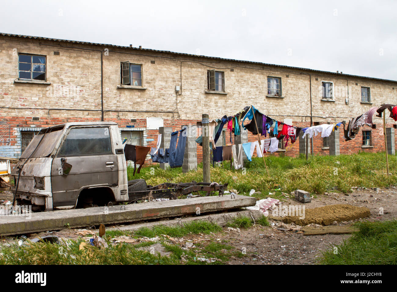 South Africa, Western Cape, Cape, Wäsche im Hinterhof in Langa Langa ist ein Stadtteil von Kapstadt in der Provinz Western Cape Stockfoto