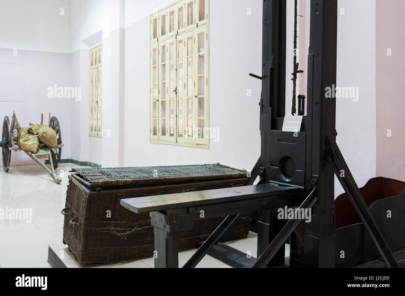 Vietnam, Hanoi. Museum der vietnamesischen Revolution, französischen guillotine Stockfoto