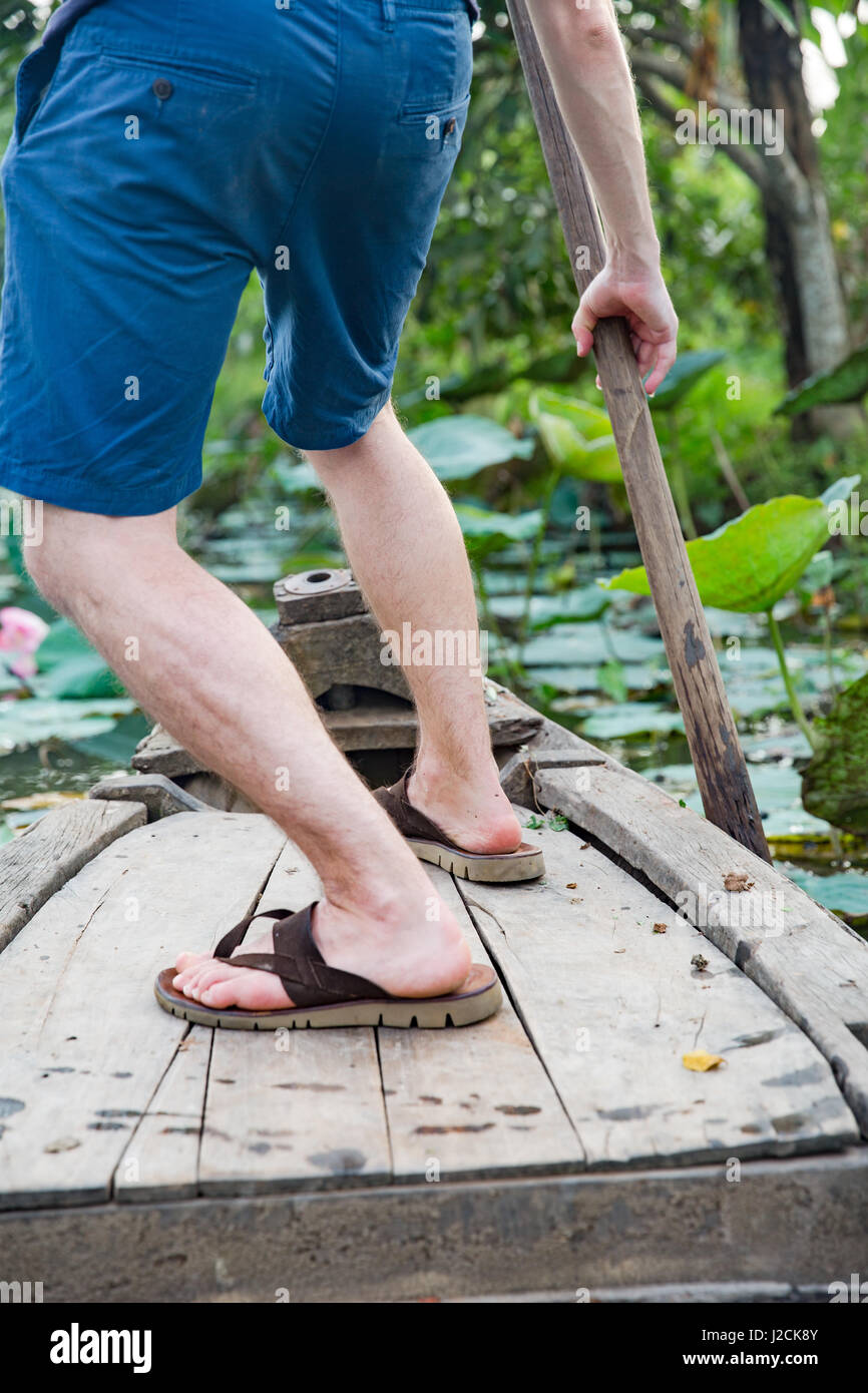 Cồn Sơn, Bùi Hữu Nghĩa nahe Cần Thơ, Hauptstadt und größte Stadt im Mekong-Delta. Mit dem Ruderboot durch die Fischfarm-Plantage. Stockfoto