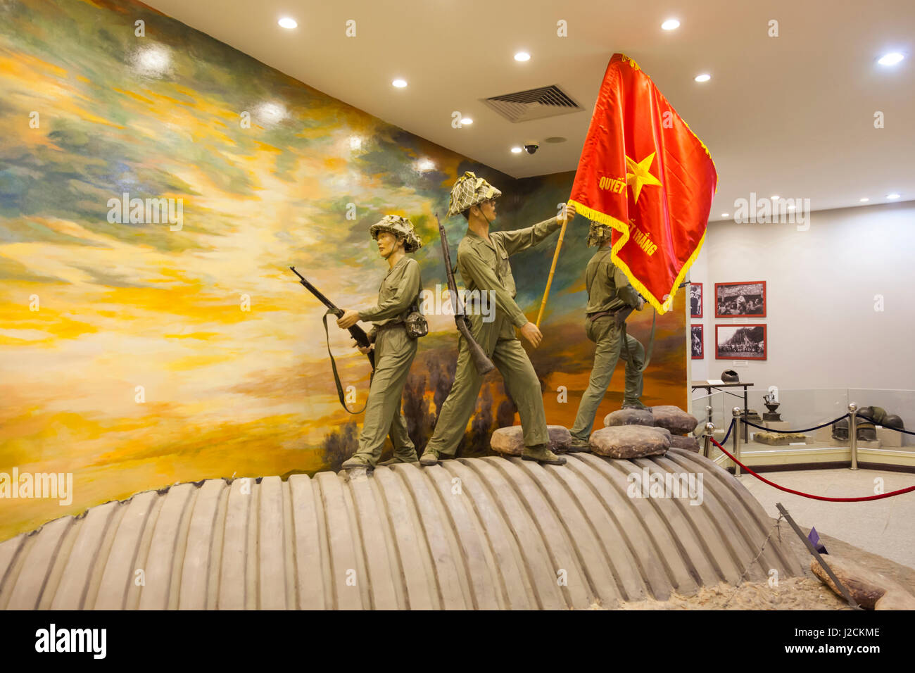 Vietnam, Dien Bien Phu. Dien Bien Phu Museum, Diorama des vietnamesischen Soldaten oben auf dem Bunker Oberst Castries 1954 Stockfoto