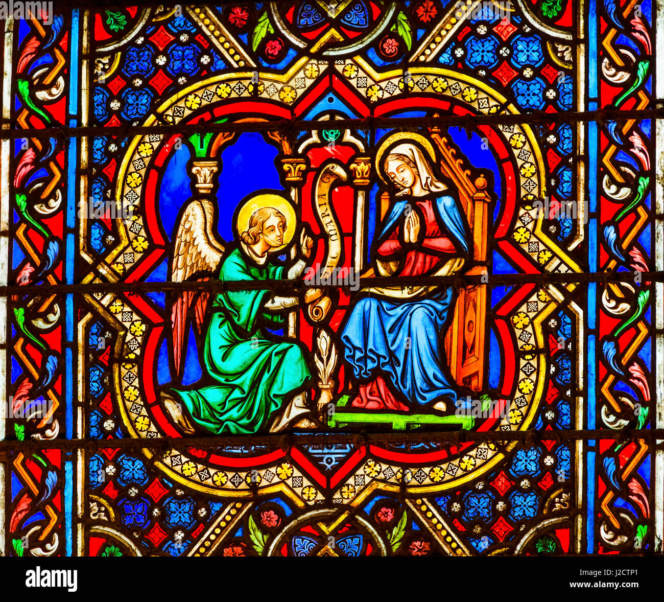 Verkündigung Engel Gabriel Maria erzählt Jesus Glasmalerei Notre Dame Kathedrale Paris, Frankreich. Notre Dame entstand zwischen 1163 und 1250AD. Stockfoto