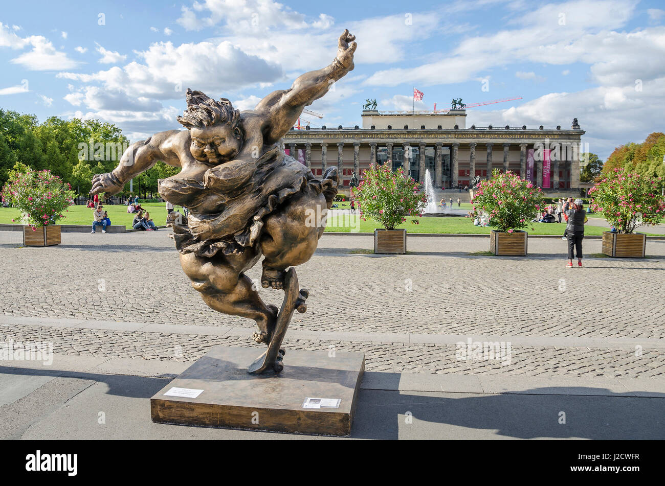 Berlin, Deutschland - 8. September 2015: Dicke Damen in den Lustgarten. Die voller Lebensfreude "Mollige Frauen" von chinesischen Künstler Xu Hongfei mit alten Stockfoto