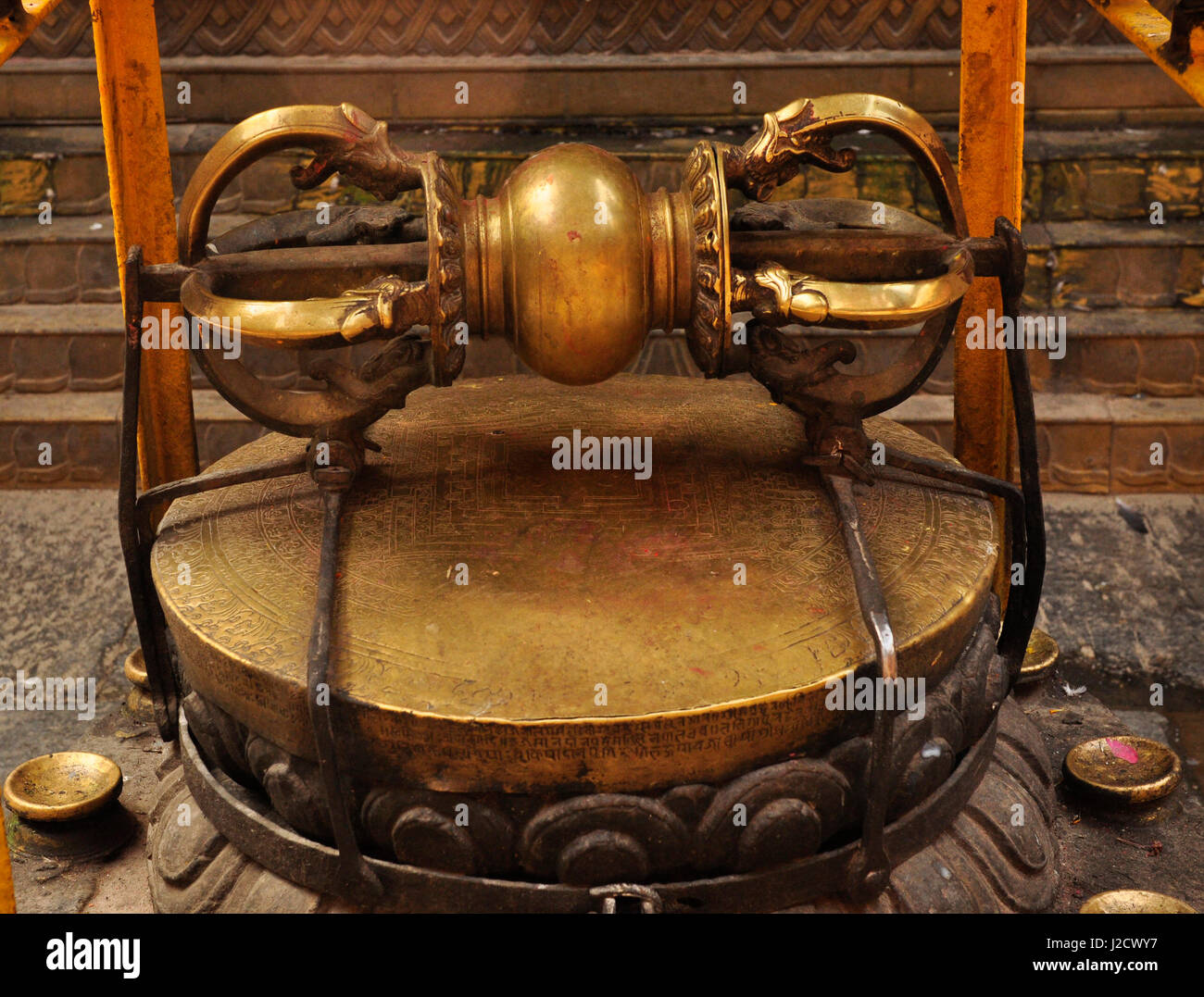 Buddhistische Kunst in Nepal, große Bronze Dorje Stockfoto