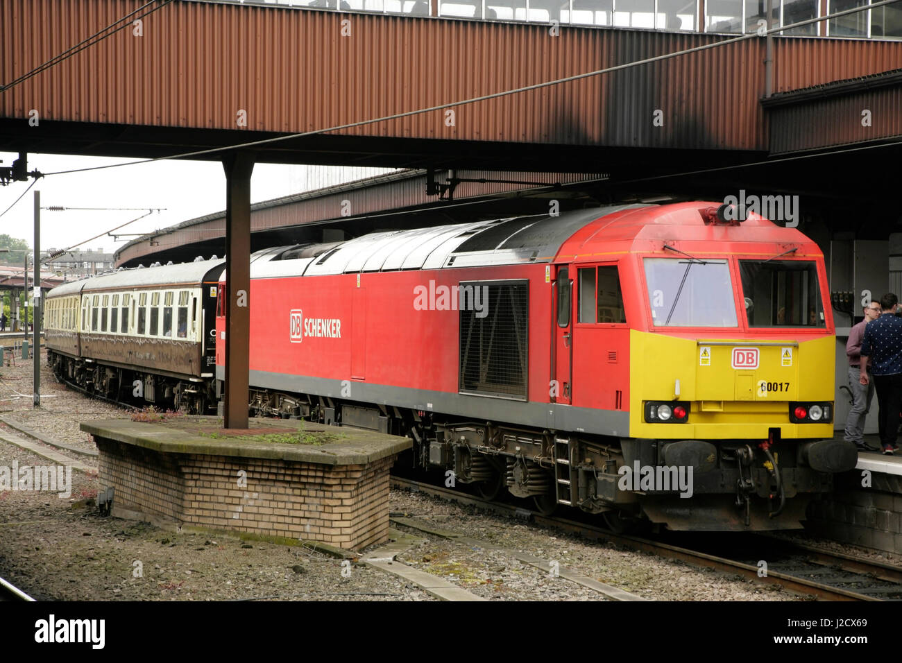 DB Schenker-Klasse 60 Diesel Lokomotive 60017 an York Station mit einer nach Norden railtour Stockfoto
