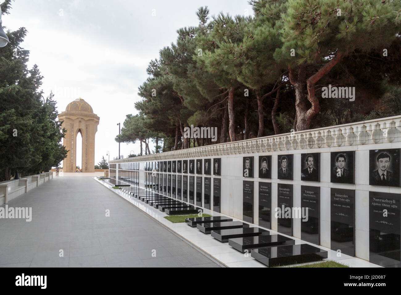 Aserbaidschan, Baku. Martyrs' Lane, ein Denkmal und Gräberfeld für Aserbaidschaner in schwarz Januar von sowjetischen Soldaten getötet, sowie diejenigen in Nagorno-Karabakh Krieg getötet. Stockfoto