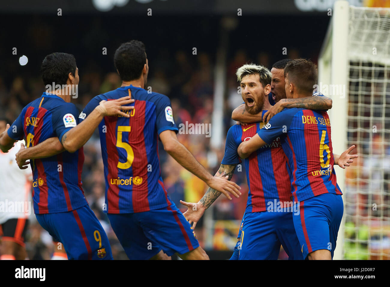 Fußballspieler (FC Barcelona) feiert ihr Ziel während der La Liga-Spiel im Mestalla, Valencia Bild von Maria Jose Segovia/Focus Bilder Ltd + 34 660052291 22/10/2016 Stockfoto