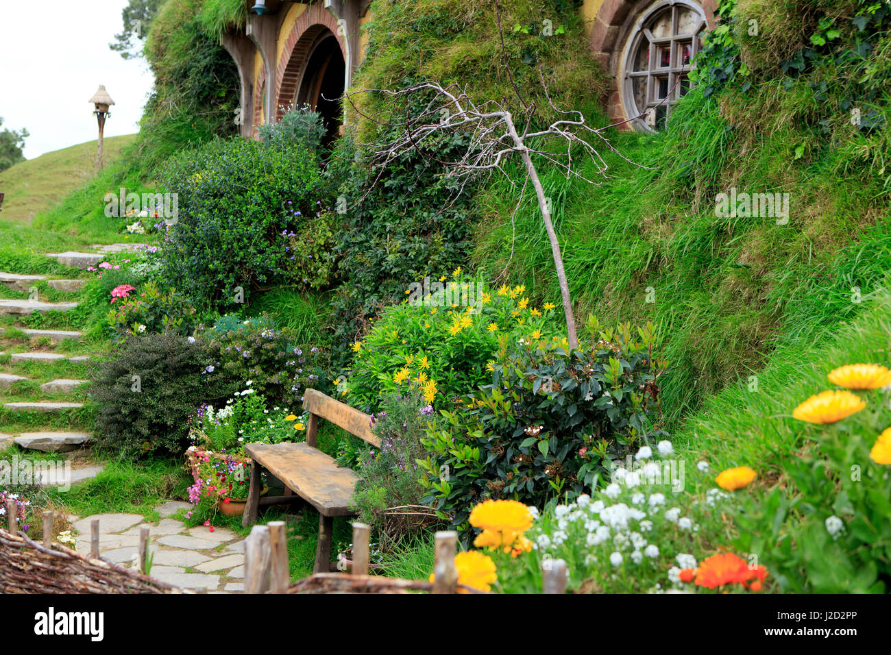 Hobbingen, in der Nähe von Matamata auf der Nordinsel von Neuseeland, ist der Film-set in der Filmreihe "Lord of the Rings" verwendet und "Der Hobbit". Dieses Haus ist als Beutelsend bekannt und ist die Heimat der Protagonist des Films-Bilbo Beutlin. Stockfoto