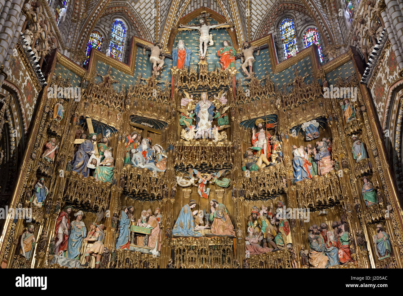 Gotische Retablo in der Capilla Mayor (Hauptkapelle) in der Kathedrale von Toledo in Toledo, Spanien. Spät gotische Retablo aus Holz (Altarbild Altarbild) wurde von 1497 bis 1504 des spanischen Bildhauers Enrique Egas und Pedro de Gumiel unter den anderen geschnitzt. Stockfoto