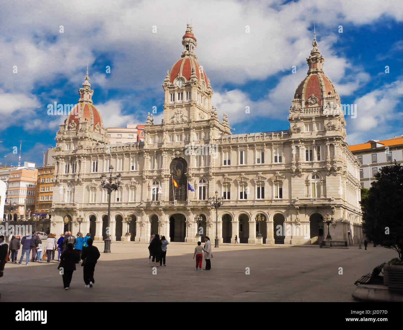 LA CORUNA, Spanien – 27. März 2017: Blick auf die Maria Pita quadratisch mit seiner prächtigen Stadt Rathaus. La Coruna, Galicien, Spanien Stockfoto