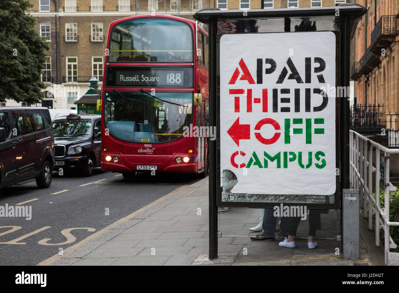 London, UK. 27. April 2017. Unterläuft erscheinen auf Straßen rund um der University of London vor einem "Apartheid Off Campus" Protest von Studenten, Mitarbeiter und Unterstützer außerhalb der School of Oriental and African Studies (SOAS) von der University of London am Tag auf die israelischen Botschafter Mark Regev wird voraussichtlich bei einer Veranstaltung sprechen von der SOAS jüdischen und UN-Gesellschaften organisiert. Bildnachweis: Mark Kerrison/Alamy Live-Nachrichten Stockfoto