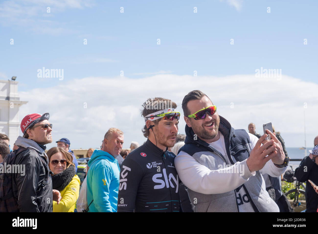 Bridlington, Großbritannien. 28. April 2017. Team Sky Radfahrer posiert für Fotos in Bridlington vor der Tour-De-Yorkshire. Bildnachweis: Richard Smith/Alamy Live-Nachrichten Stockfoto
