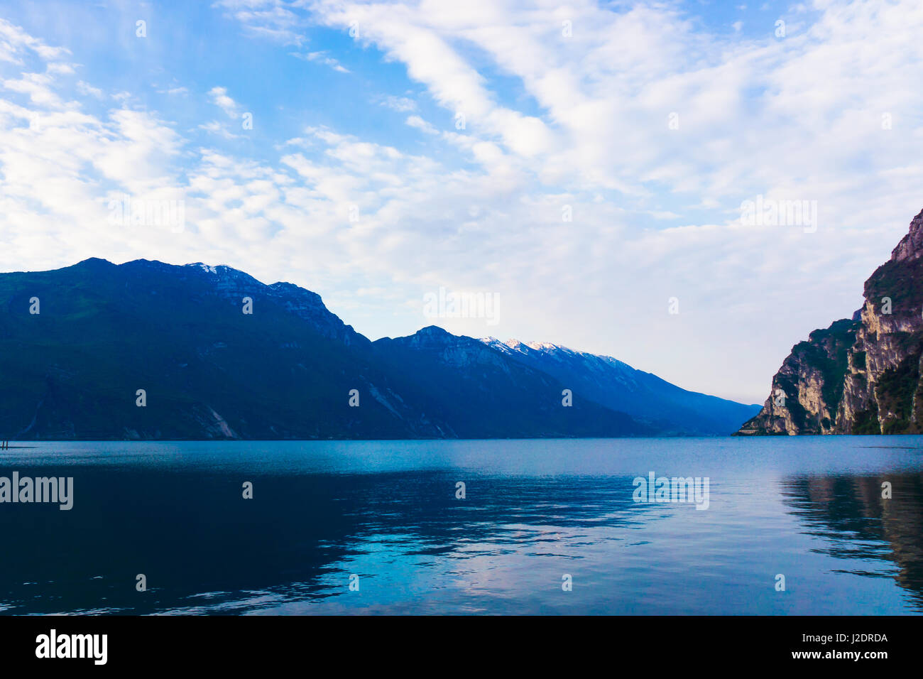 Riva del Garda.  Bergsee Lago di Garda Stockfoto