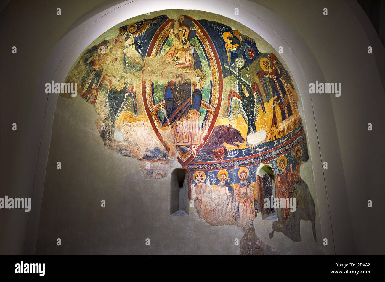 Zweite Hälfte des zwölften Jahrhunderts romanische Fresken in der Apsis d'Esterri de Cardos Darstellung Christus Pantokrator. Die Kirche von Sant Pau-d'Estirri Stockfoto