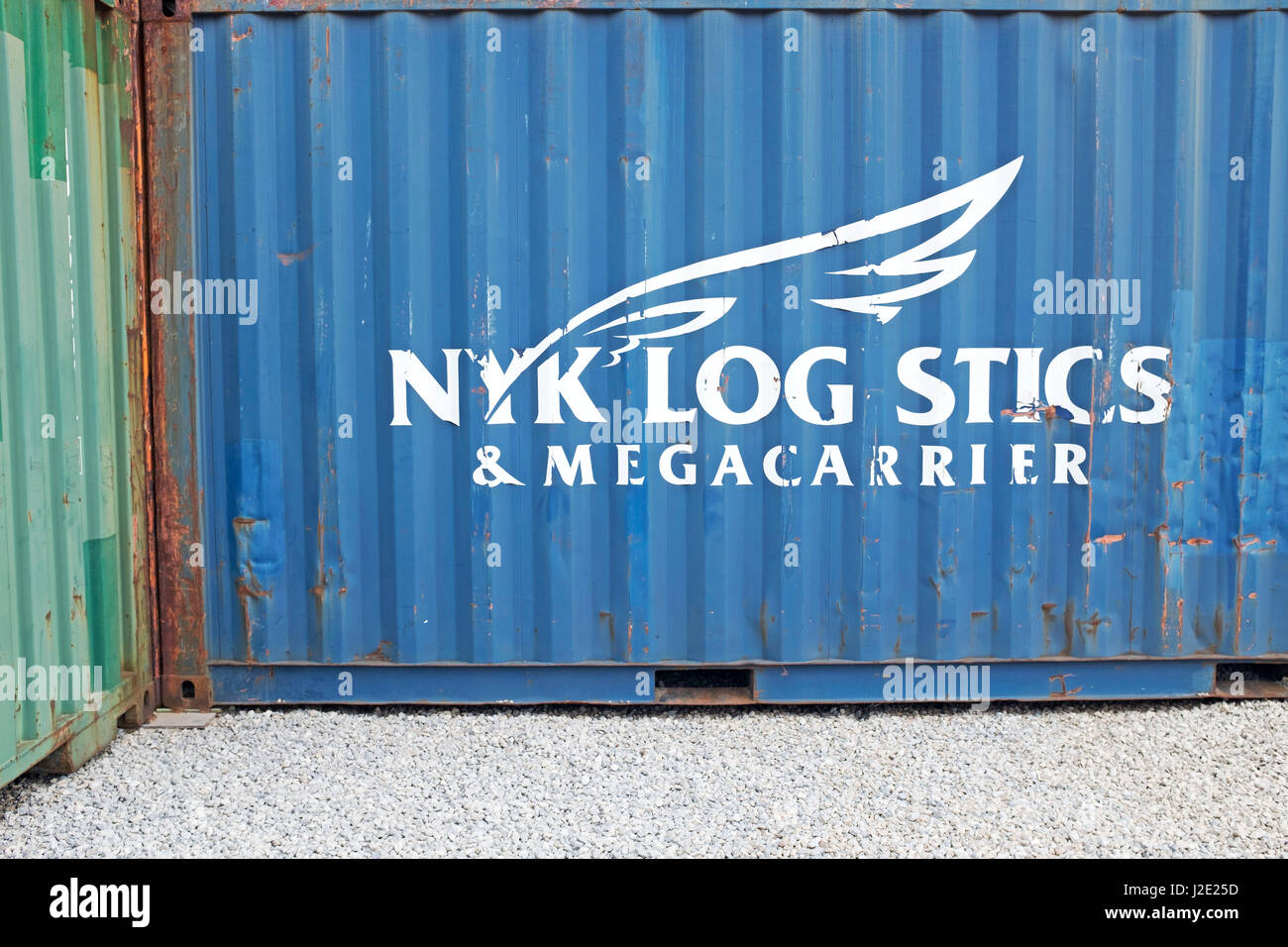NYK Logistics & Megarrier Trockenfracht-Frachtcontainer Backbord in Cleveland, Ohio, Vereinigte Staaten von Amerika. Stockfoto
