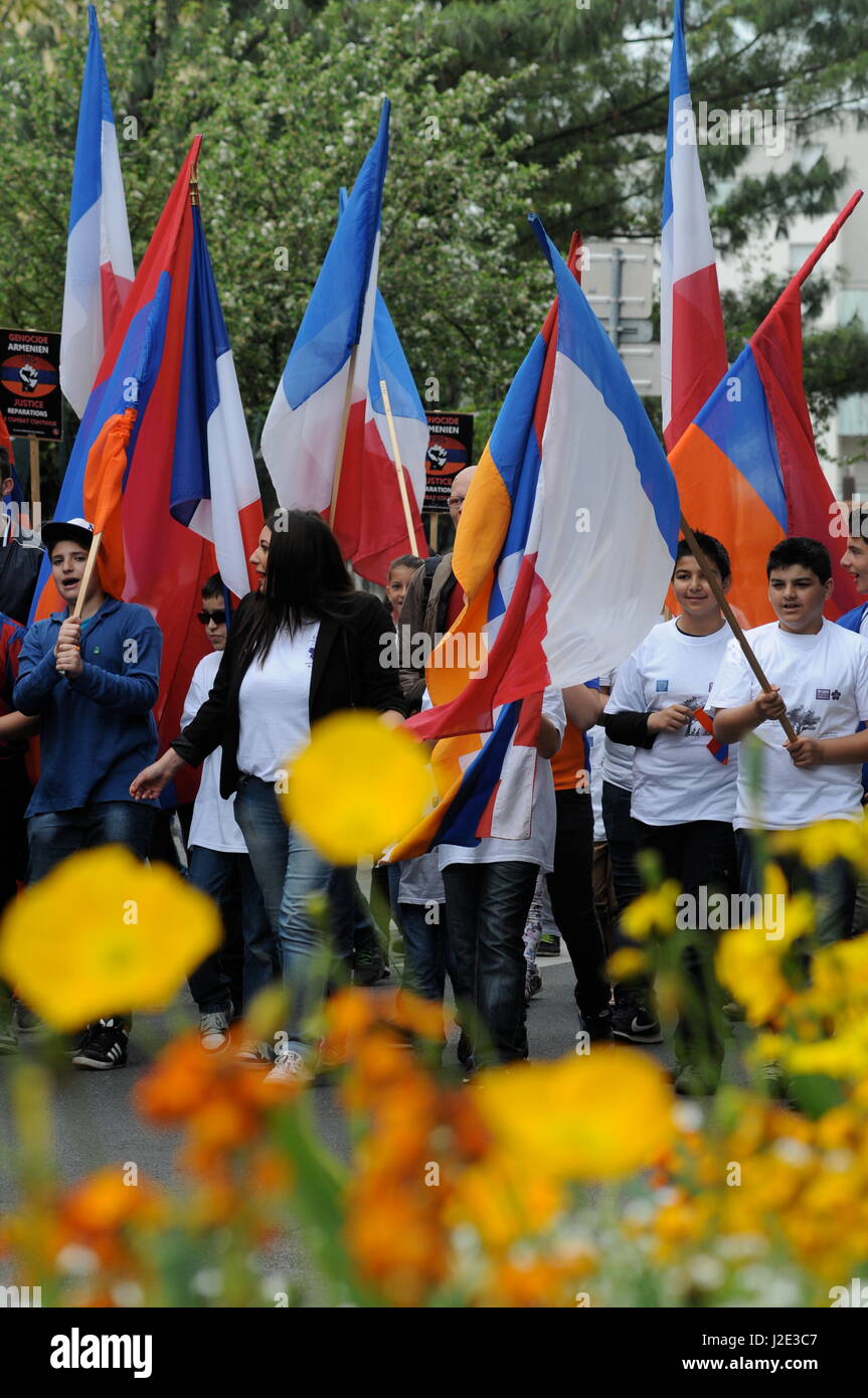 Mitglieder der armenischen Diaspora der Rhone-Alpsrally in Decines anlässlich des 100. Jahrestages der ethnischen Völkermord in der Osttürkei Stockfoto