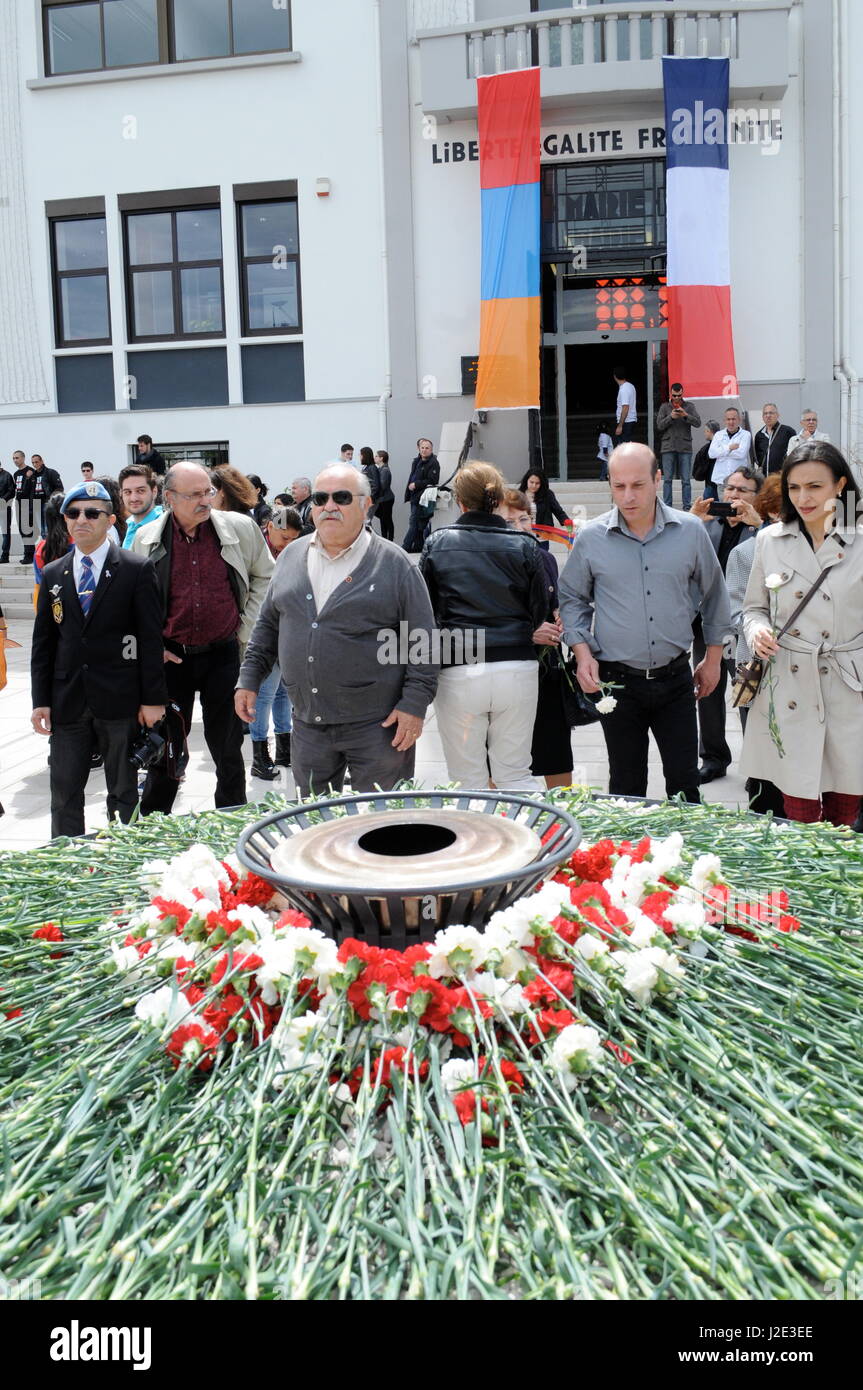 Mitglieder der armenischen Diaspora der Rhone-Alpsrally in Decines anlässlich des 100. Jahrestages der ethnischen Völkermord in der Osttürkei Stockfoto